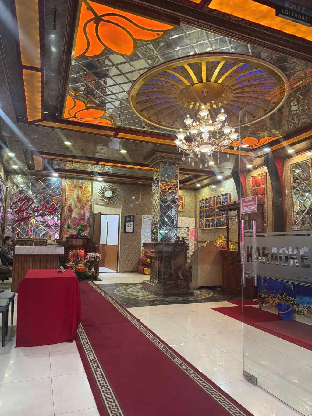 Sang nhượng gấp nhà hàng karaoke 6 lầu, 400m2, 19 phòng, trung tâm Cần Thơ