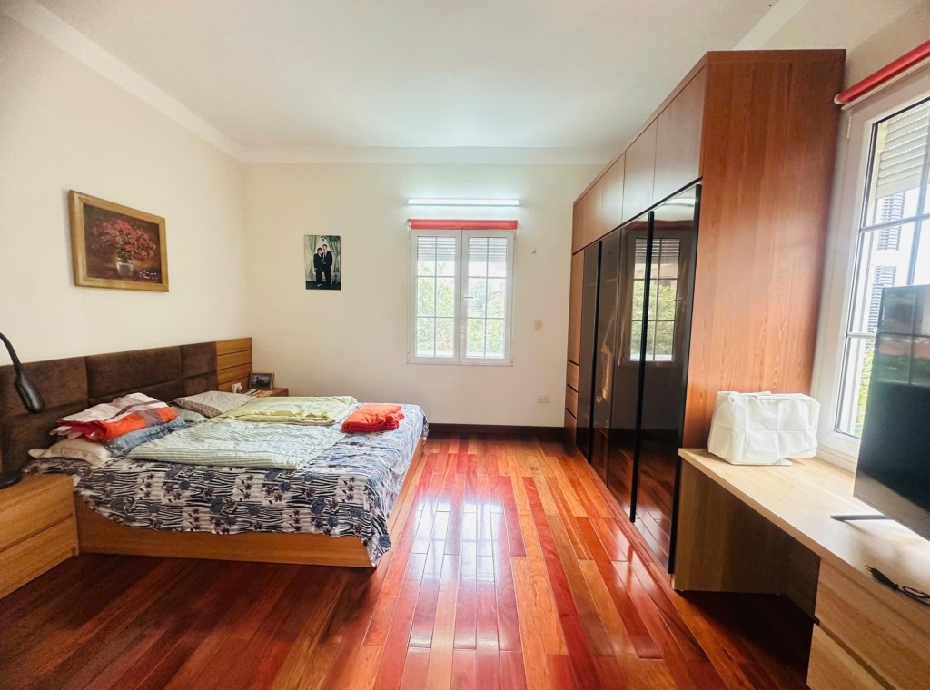 Bán biệt thự sân vườn khu đô thị thành phố giao lưu, thông công viên starlake