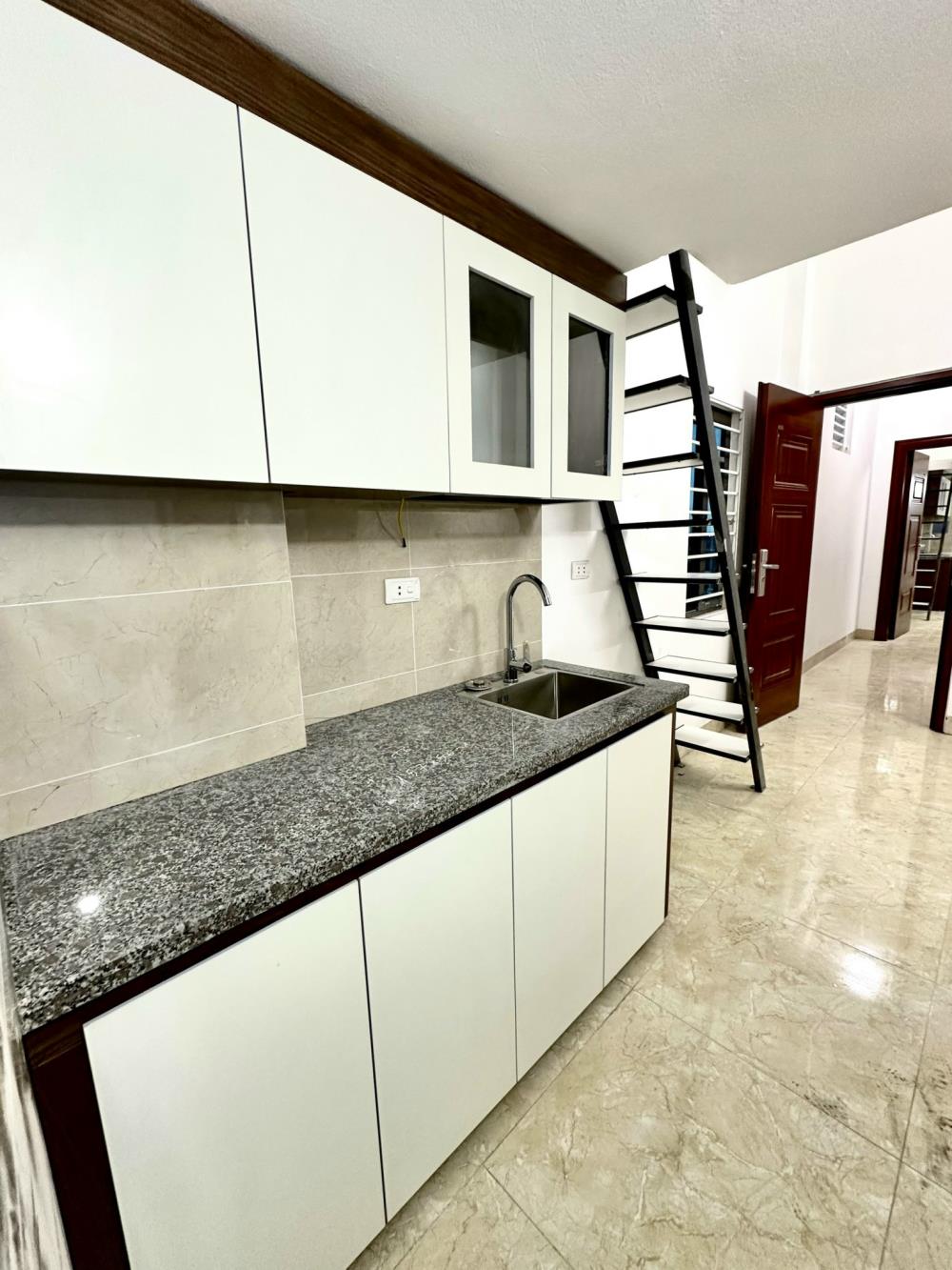 Bán gấp tòa CCMN Yên Xá - Văn Quán 105m2, 8 tầng, 34 phòng, doanh thu 2.1 tỷ/năm, giá 20.5 tỷ.