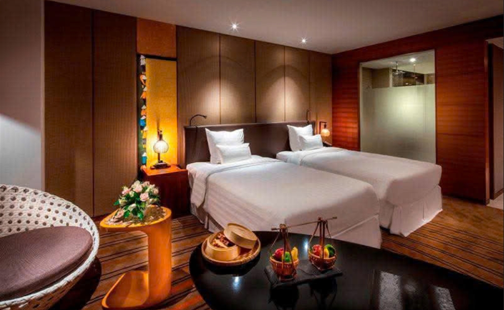 Bán khách sạn 310m2 mặt phố Đỗ Đức Dục, view Marriott 6 sao, 50 phòng VIP, cho thuê 550 triệu/tháng, giá 288 tỷ