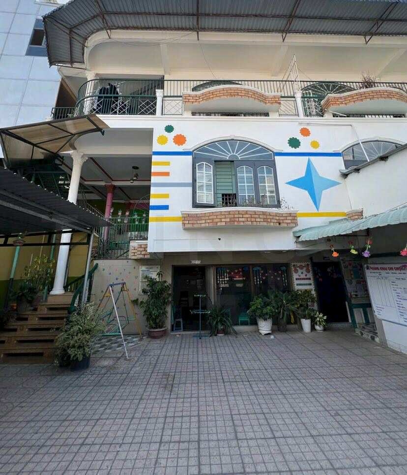 Cho thuê nhà 2 lầu mặt tiền 12m Nguyễn Văn Cừ, Ninh Kiều, Cần Thơ, DT sử dụng 400m2, giá 20 triệu/tháng