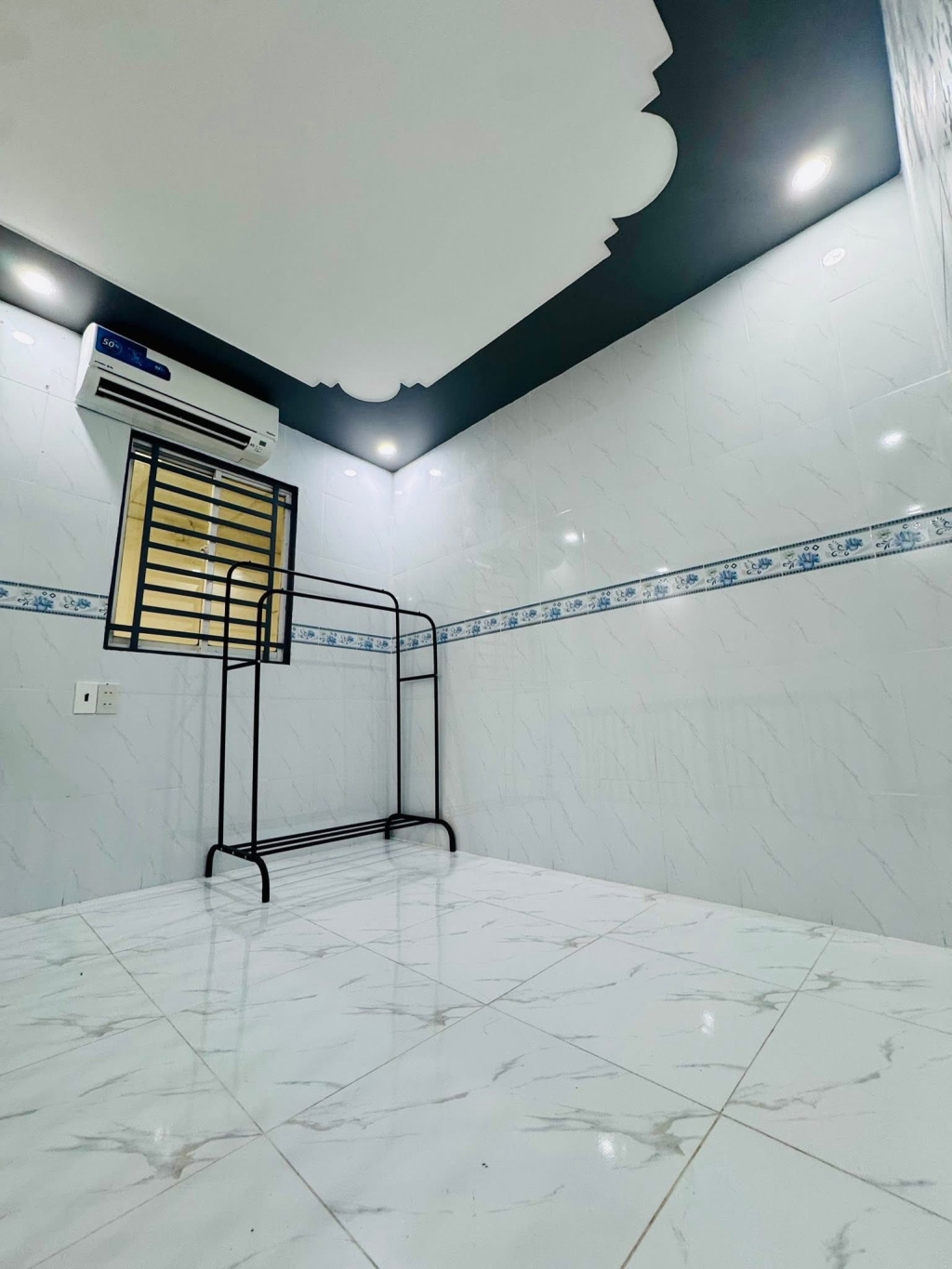 Cho thuê phòng trọ KDC Bình Nhựt, 20m², full nội thất, gần ĐH Y Dược, giá 2.5 triệu/tháng