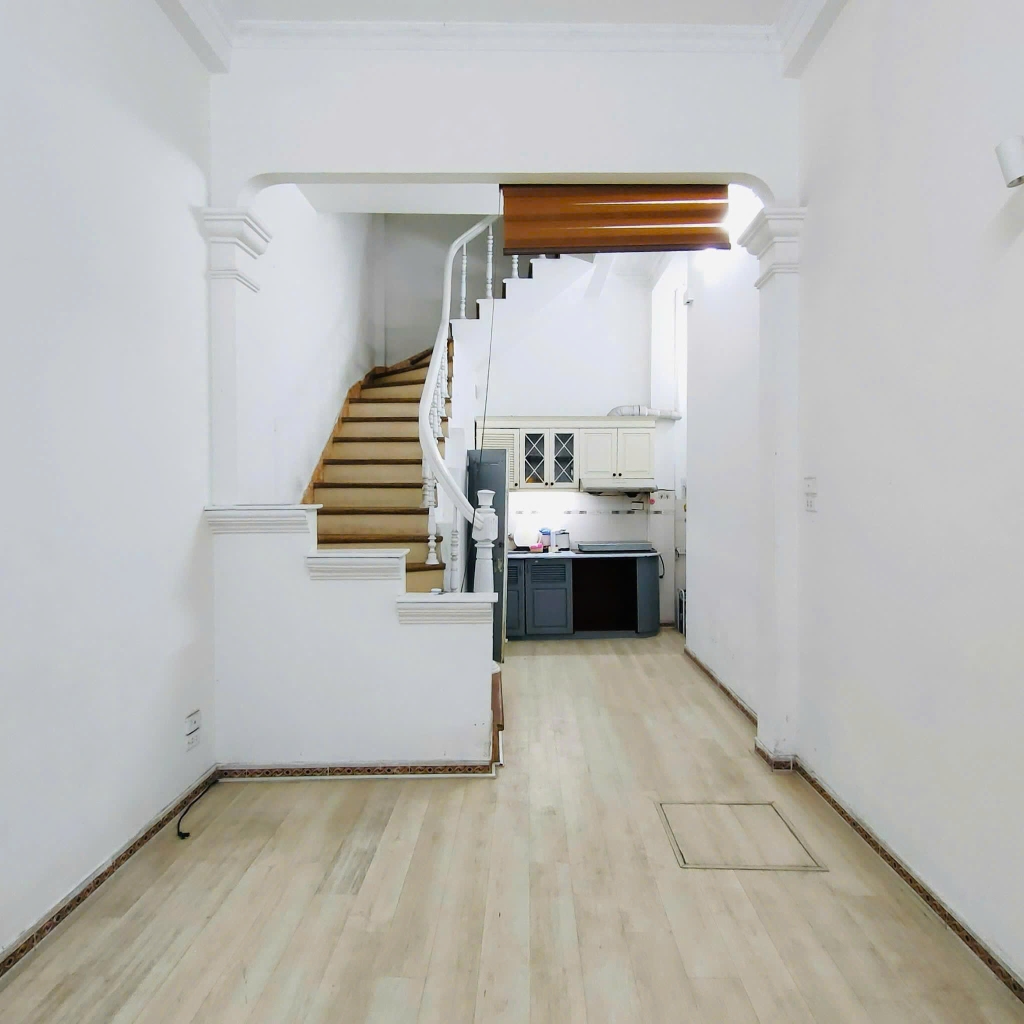 Cho thuê nhà 4 tầng Đội Cấn, Ba Đình - 30m2 x 4 tầng, đủ nội thất - Giá 12tr/tháng