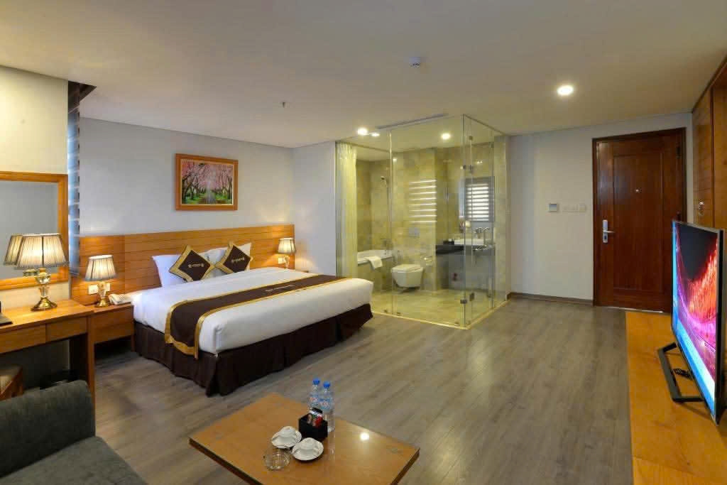 Khách sạn 4 sao lô góc 320m2, 80 phòng VIP, 2 mặt phố cổ, doanh thu 6 tỷ/tháng