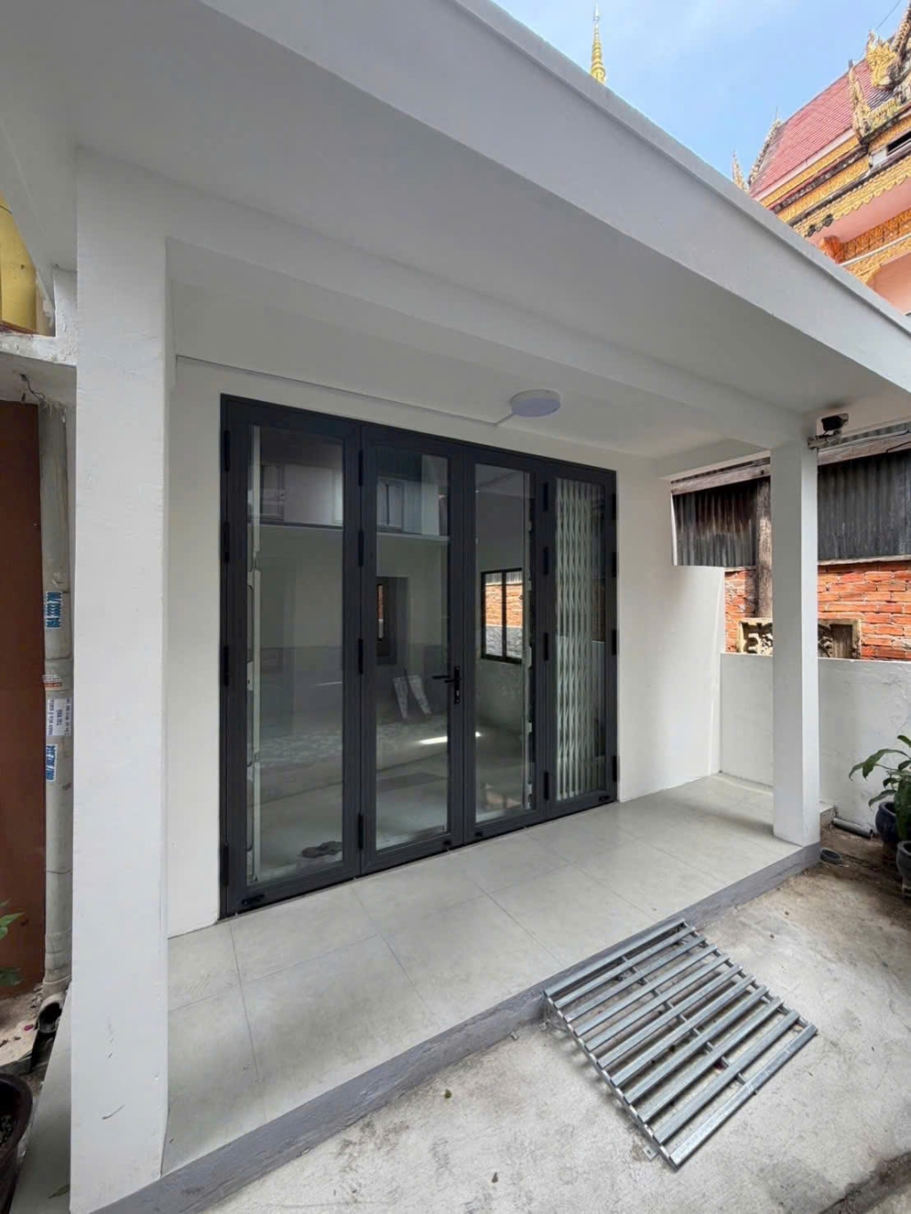 Cho thuê nhà lầu 2PN full nội thất, hẻm 10 Đề Thám, Ninh Kiều - 8 triệu