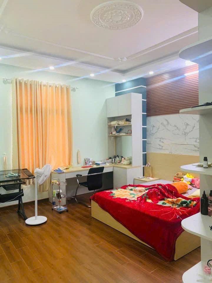 Bán nhà 3 lầu full nội thất, 65m2, hướng Đông Bắc, ngay khu Văn hoá Tây Đô, Cần Thơ